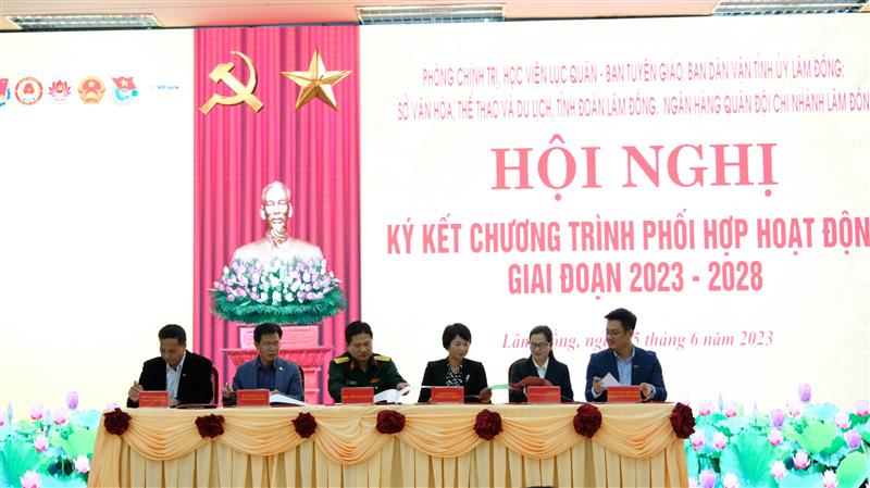 Ký kết chương trình phối hợp