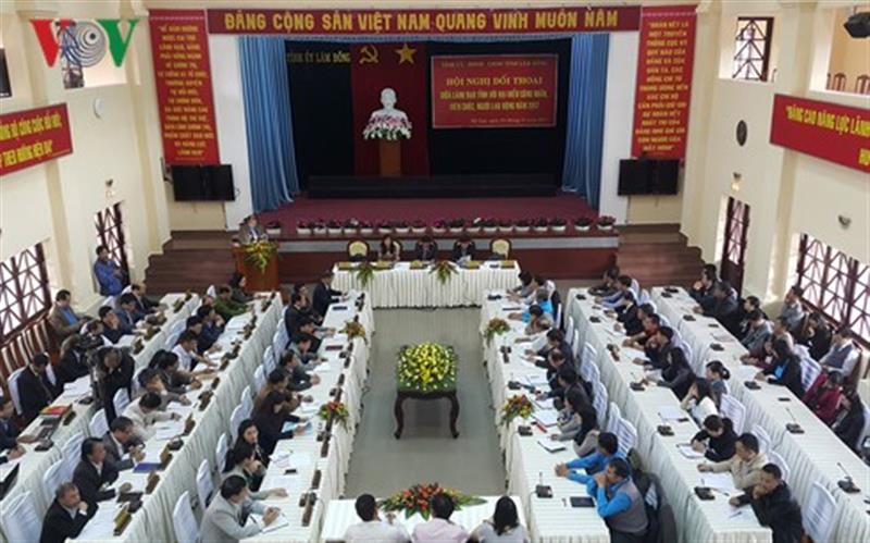 Hình: Lãnh đạo tỉnh tổ chức Hội nghị đối thoại với nông dân năm 2018