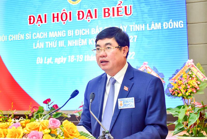  Ông Trần Đình Văn, Phó Bí thư Thường trực Tỉnh ủy, Trưởng đoàn Đại biểu Quốc hội tỉnh phát biểu tại Đại hội