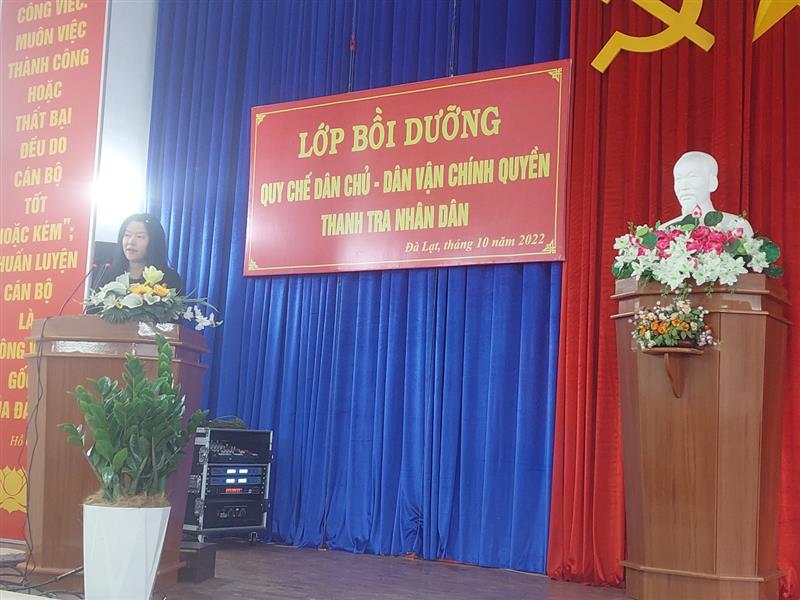 đồng chí Trần Thị Vũ Loan – Thành ủy viên, Phó chủ tịch UBND thành phố - Phó trưởng Ban chỉ đạo thực hiện QCDC thành phố phát biểu tại Hội nghị