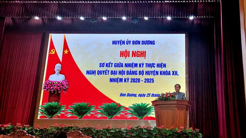 Đồng chí Nguyễn Trọng Ánh Đông, Ủy Viên Ban Thường vụ, Trưởng ban Tổ chức Tỉnh ủy phát biểu chỉ đạo tại Hội nghị