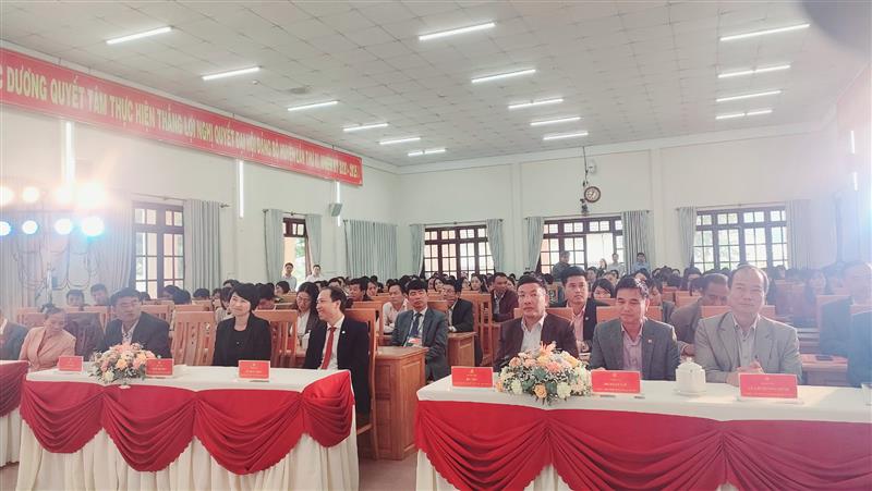 Lễ Trao Huy hiệu Đảng đợt 2/9 ở Đảng bộ huyện ủy Lạc Dương