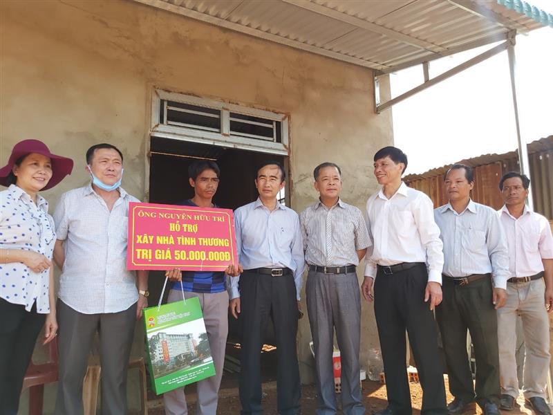 trao tặng Nhà tình thương cho hộ gia đình anh K’Huấn, thôn Nao Sẻ, xã Gia Bắc, huyện Di Linh 