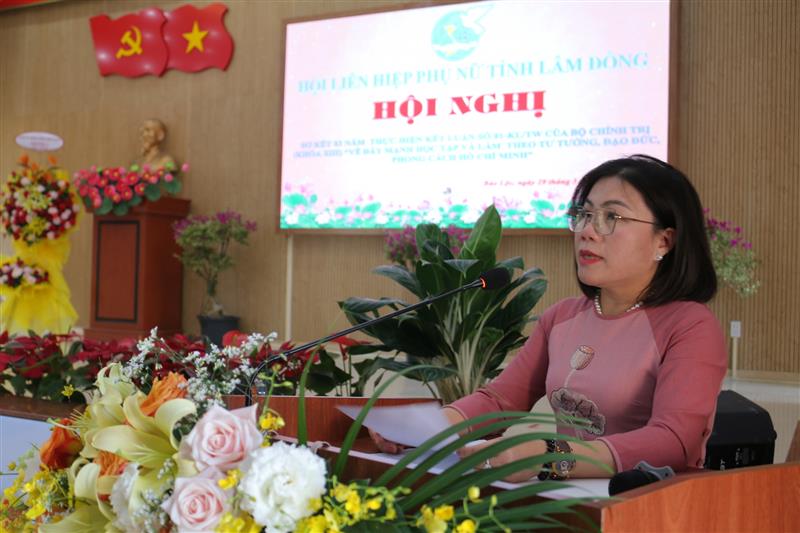 Đồng chí Nguyễn Thị Phương Thảo - Phó Chủ tịch Hội LHPN tỉnh phát biểu khai mạc hội nghị