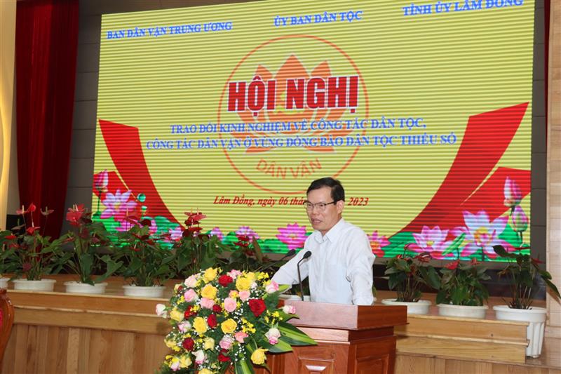 Đồng chí Triệu Tài Vinh, Phó Trưởng Ban Dân vận Trung ương Phát biểu tại hội nghị