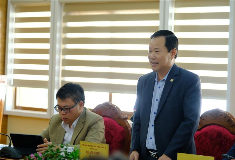 Đồng chí Phạm Triều - Chủ tịch UBMTTQ Việt Nam tỉnh phát biểu tại buổi làm việc